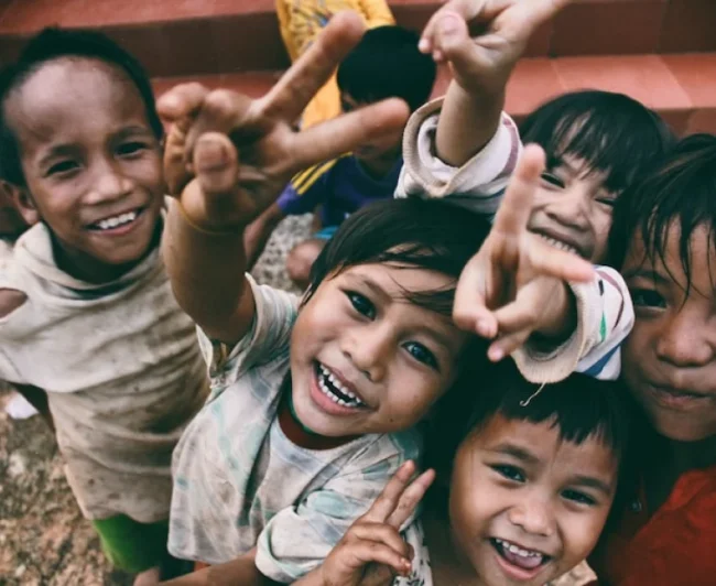 Help Africa to get basic food aid and education